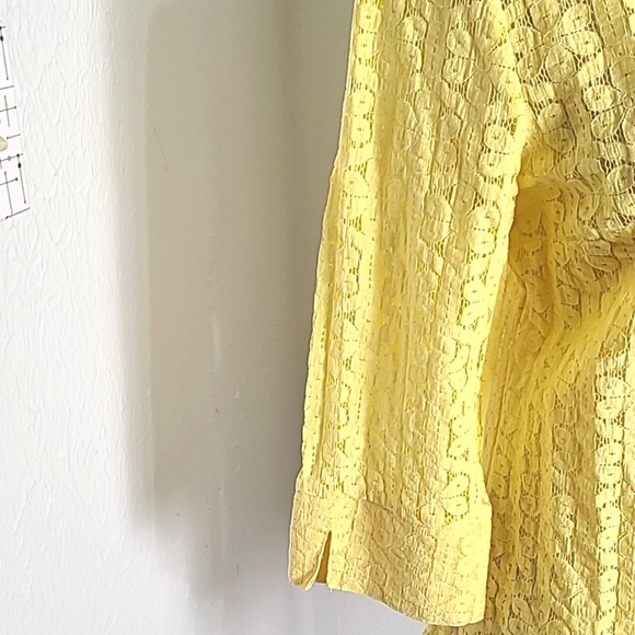 Rebecca Malone Yellow Lace Buttondown Top, Size Medium - Picture 5 of 9